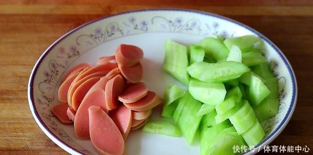 黄瓜自从学会这样做,我家都不买肉了,简单下饭,比吃肉还过瘾!