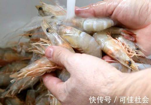正确做法|煮虾,用冷水还是热水教你正确做法,虾肉鲜嫩Q弹,还不腥