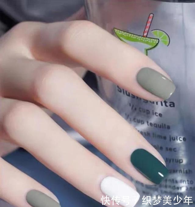 优雅|简约优雅的时尚美甲