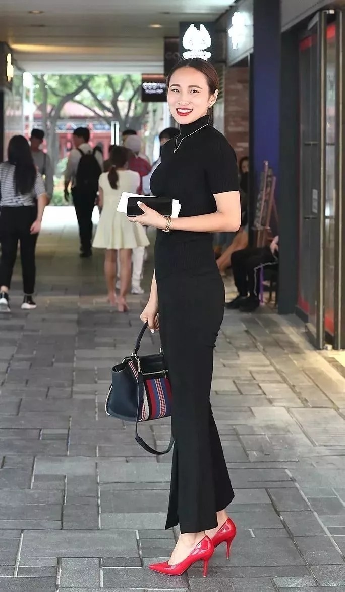气质|高跟鞋简约气质，简单的搭配也能显得气场十足