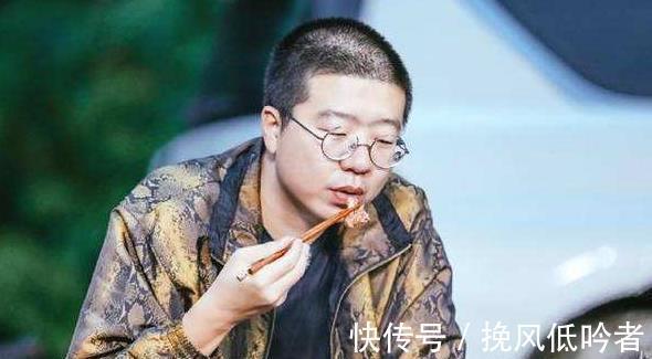 汪涵石頭上烤肉，李誕嫌臟不吃，陳赫吃肉的表情說明一切