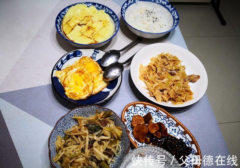 公公来家里住，媳妇做的早餐，在朋友圈火了，网友：太寒酸，抠门