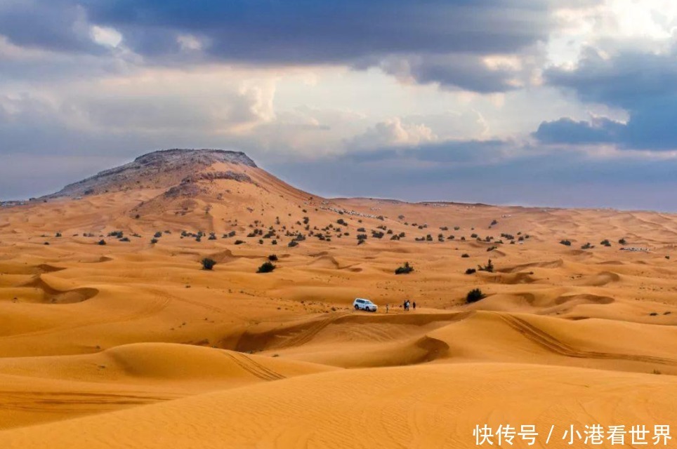 迪拜又造出沙漠奇观，两个人工爱心湖成亮点，连地图上都能看到！