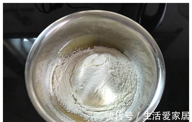 蛋糕|搅一搅，拌一拌，简单到小朋友都能做的蛋糕，细腻香醇，零失败