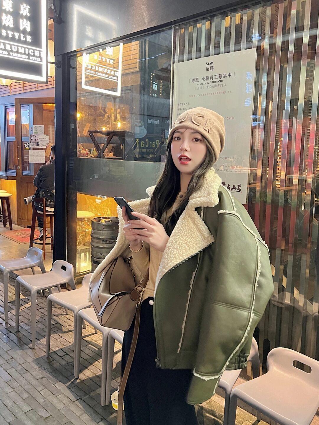 机车外套|被这组机车外套搭配折服了,显气质又高级,美丽又不“冻人”