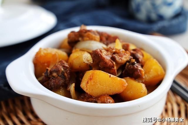 荤素|土豆家常又好吃的做法，荤素搭配更营养，能当菜又能当主食！