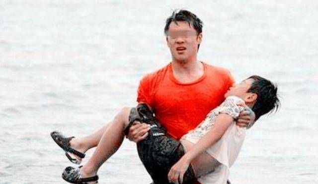 儿童|你为什么不救我的孩子在营救溺水儿童后，他受到了其他父母的询问