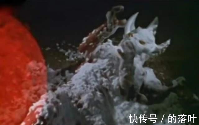 特摄剧|泰罗奥特曼里的悲剧时刻,怪兽破坏船只为生存,最后怪兽全家被吃