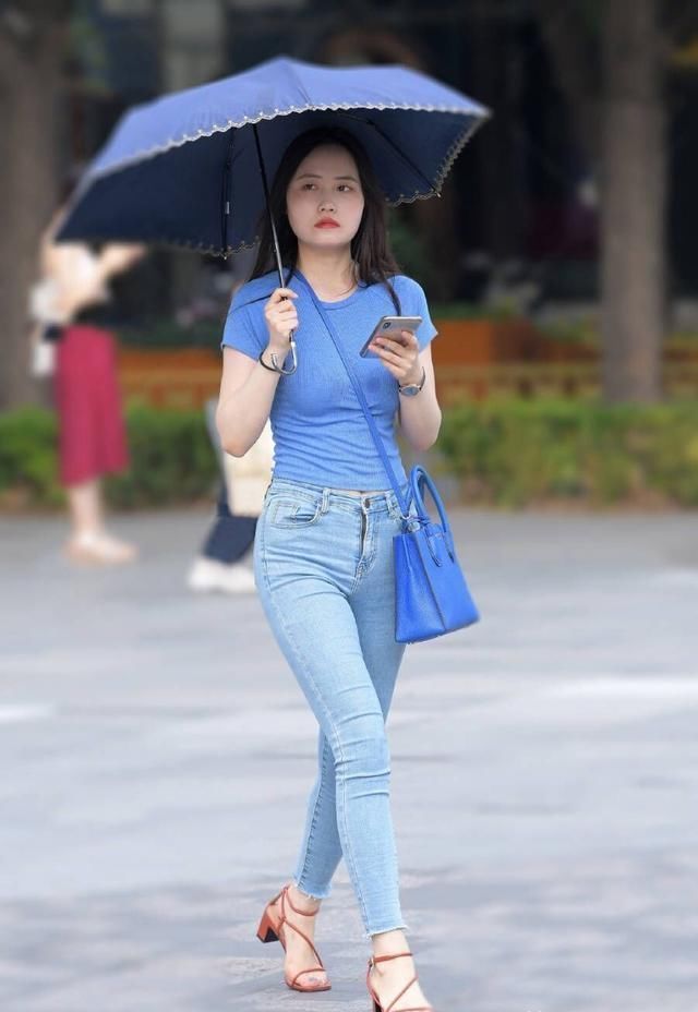 逛街如何显时髦看牛仔裤“脸色”行事,会有意想不到的收获