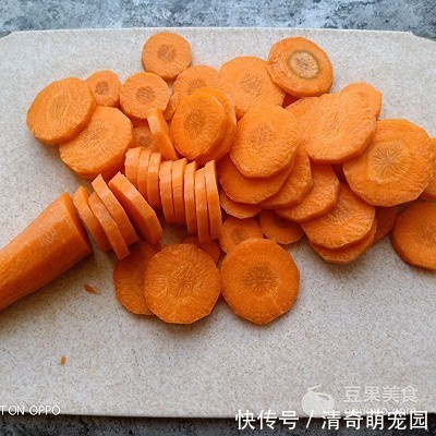 烤箱|#带着零食去旅行!#胡萝卜干(烤箱版)