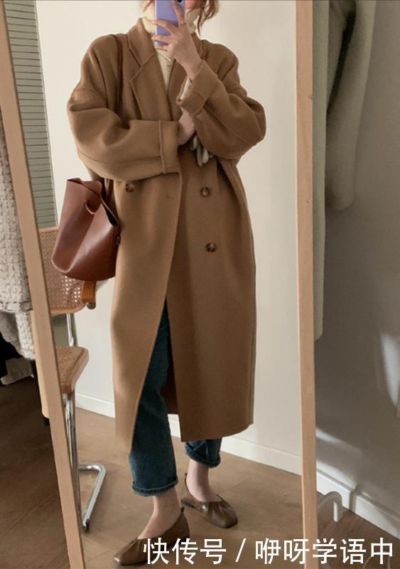 初冬不要随便穿大衣，今年流行“大衣+高领”，好温暖时髦！