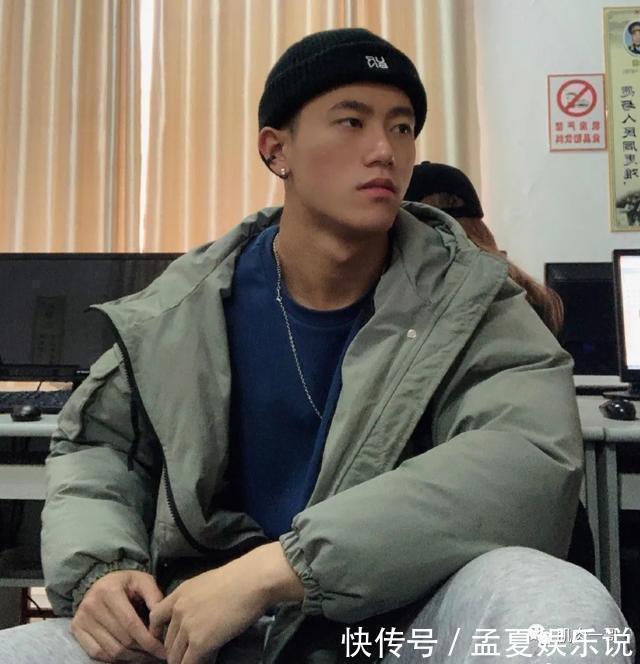 优质型男|183cm筋肉大学生酷爱穿灰裤子，这身材太上头了