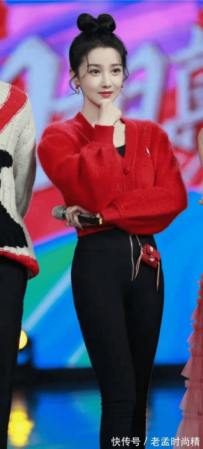 红色|新年可别错过“亮眼红”,喜庆高级又讨喜,看看陈小纭怎么穿吧