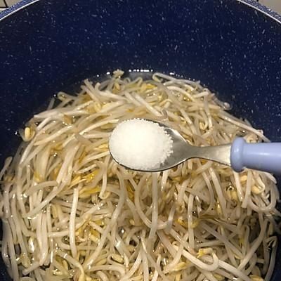 学会这样做韩式拌豆芽秒变大厨