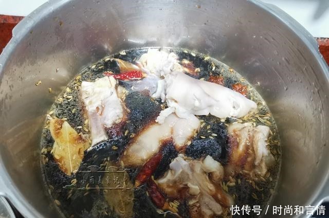 卤猪蹄|冬天,吃它总比吃猪肉好,学会了这做法,用手抓着啃,每天都想吃