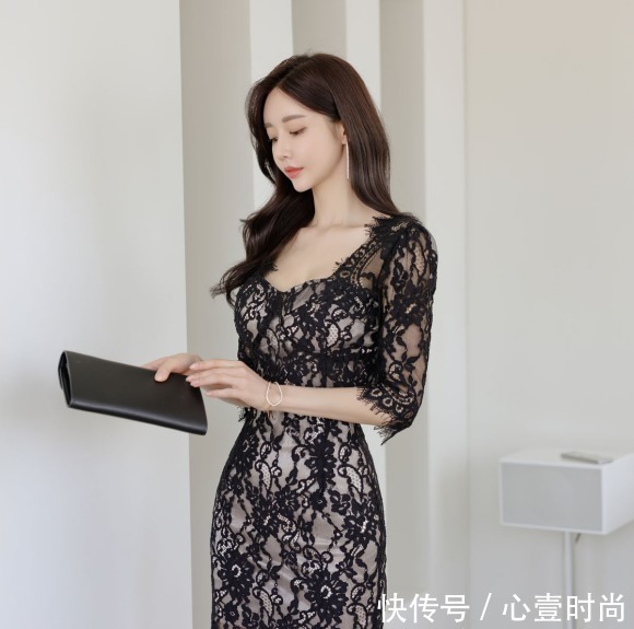 时尚!女神孙允珠的时尚搭配:凝露炫黑花轮刺绣镂空包臀裙