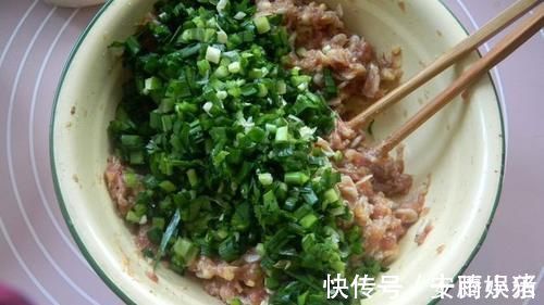 蒸饺好吃有诀窍，学会这样做，皮儿软韧，馅儿鲜香，蒸一锅不够吃