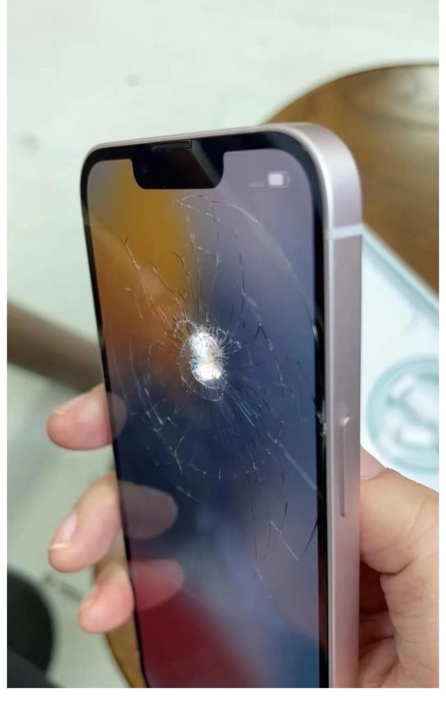 换屏|苹果下“狠手”，iPhone13不能私自第三方换屏，原因很真实