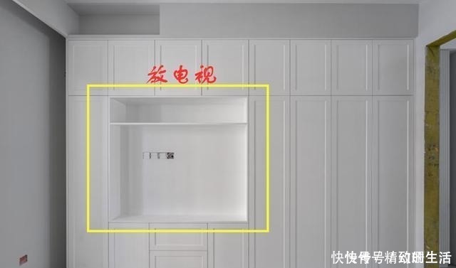 衣柜|把衣柜挪到床尾，你才知道收纳空间有多大！整整一排，还多个书桌！