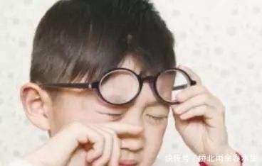 行为|孩子出现这4种“古怪”行为,家长要多留心,娃心理可能出了问题!