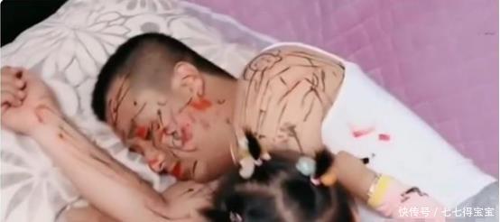 作画|3岁萌娃在爸爸背上作画,手艺精湛连猫都看傻,网友:幸亏是女儿