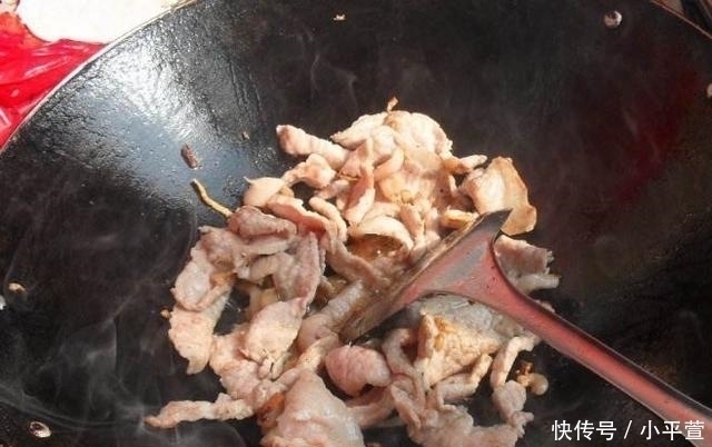 下锅|炒猪肉时,最好不要直接下锅多加“这1步”,肉不柴,又香又嫩