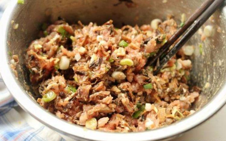 煮饺子时，不要开水直接下锅！多做1步，不粘锅不破皮，爽滑筋道