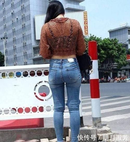 小蛮腰|美女穿上牛仔裤!不仅显气质而且更能展现身材,年轻时尚又减龄