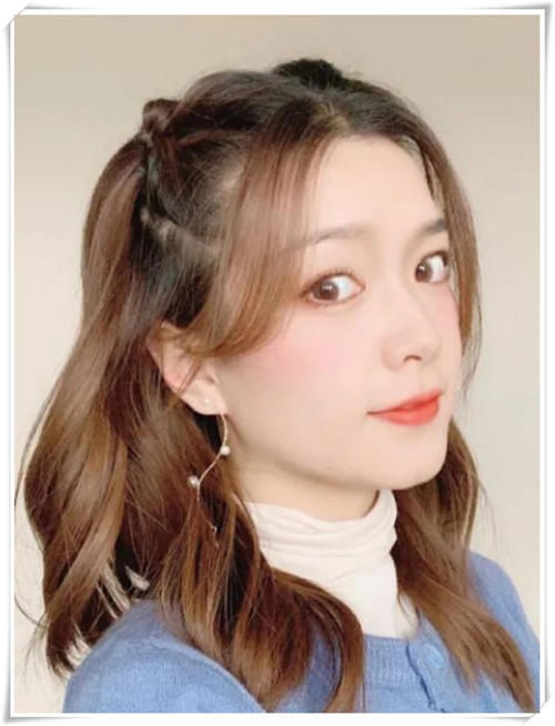 别老披头散发了，春季最流行的4种编发，展现知性美