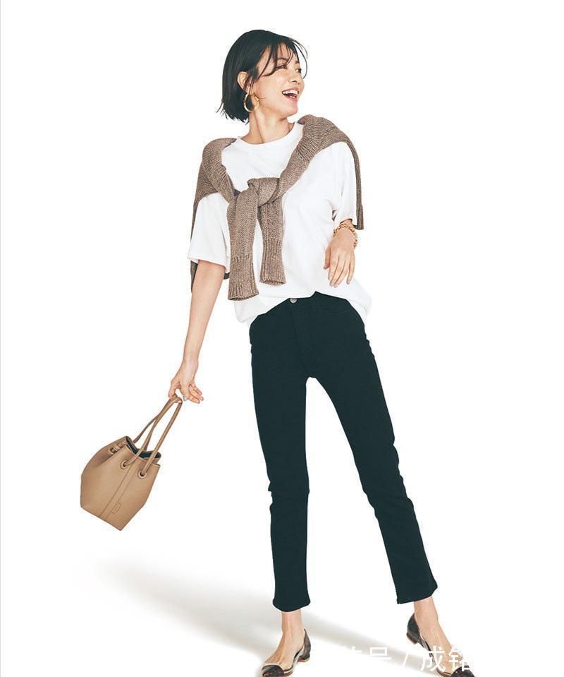 时尚|奔四女人不用“装嫩”,这几种穿搭宝典值得借鉴,时尚减龄又有范