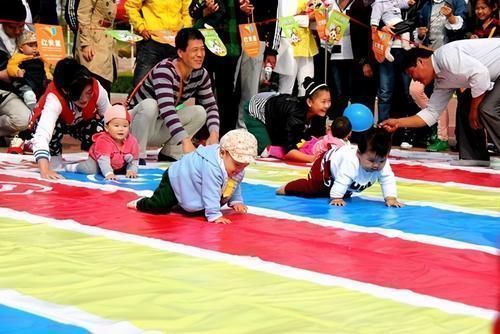 小知识|小婴儿引以为傲的3个“本领”,但半岁还没消失,很可能是病了