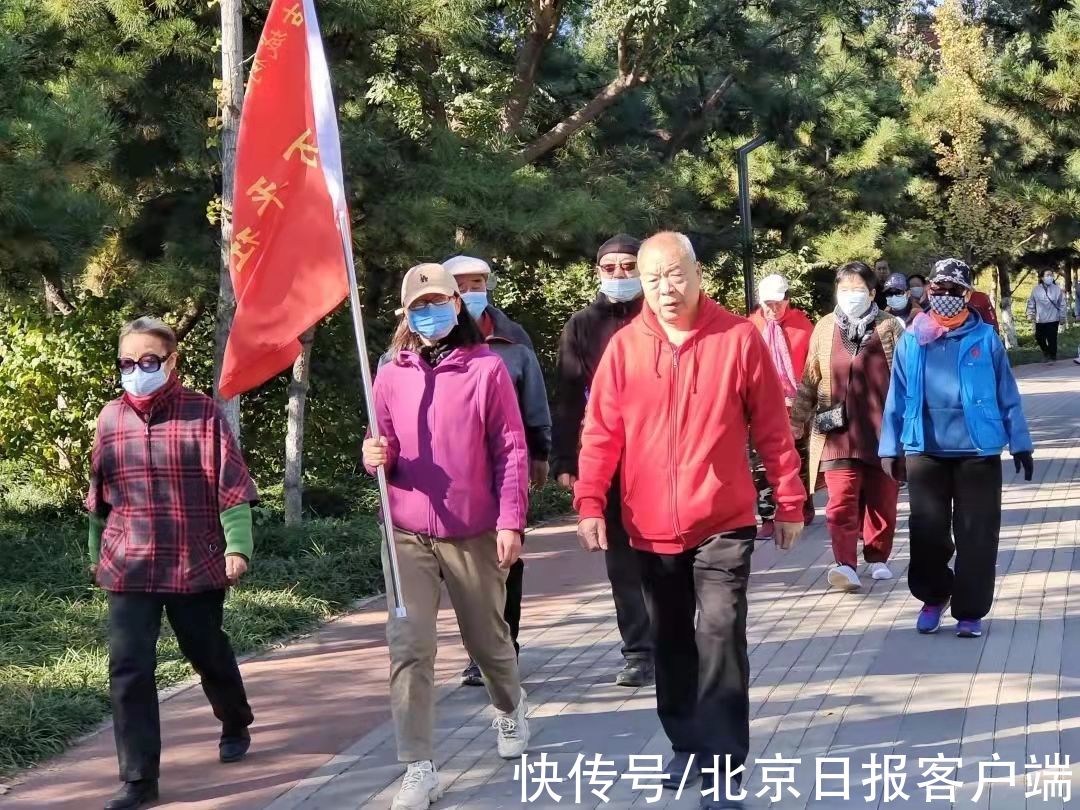 古城街道@古城街道十万平社区举办“喜迎冬奥，社区居民健步走”活动