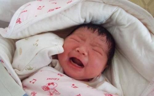 填出生证明把女儿名字写错,上户口时错上加错,宝妈:别改了