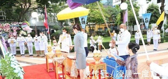 歇菜诗妮娜&“临时王后”歇菜诗妮娜海报被裁,官方只晒苏提达祭祖照片