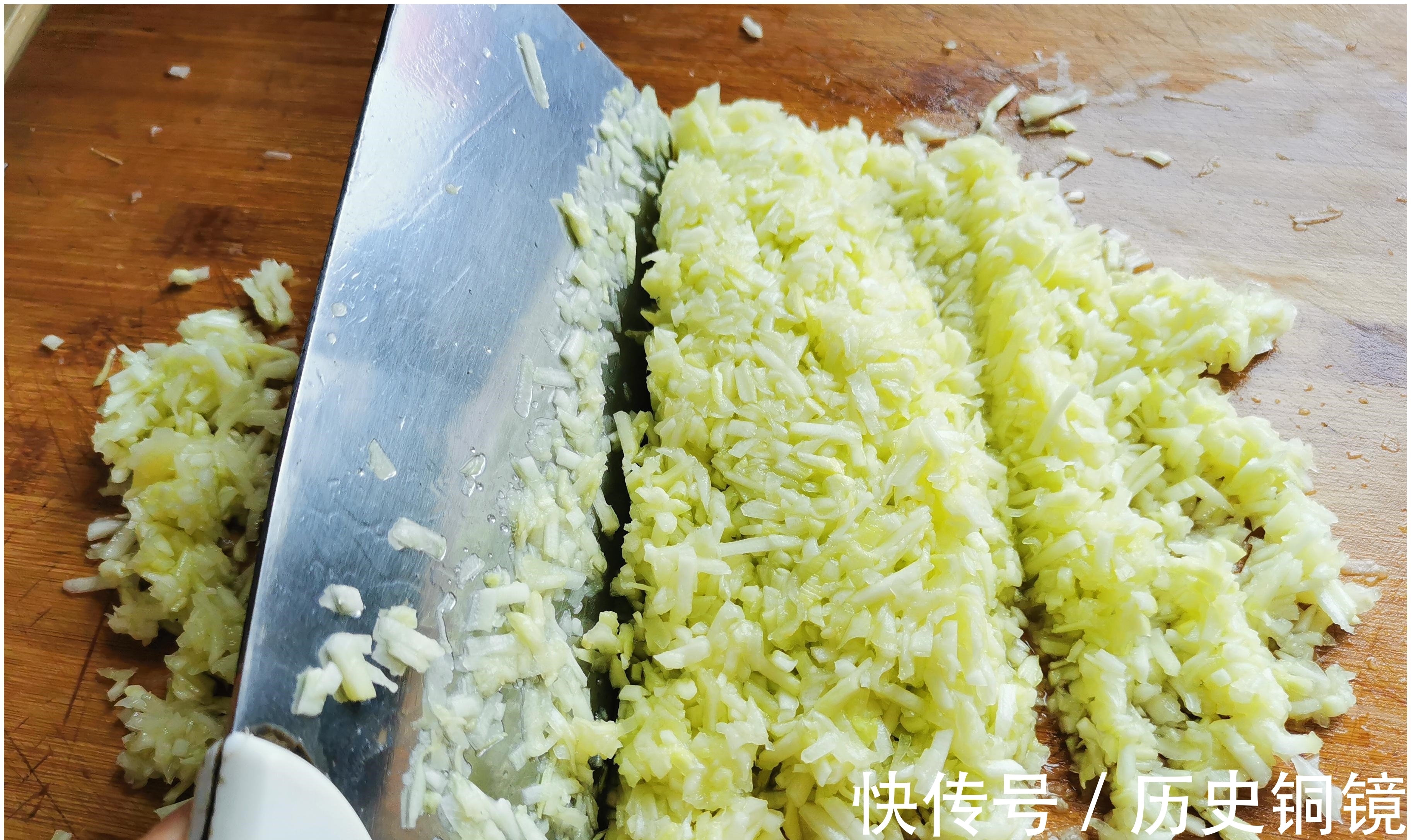 包饺子|夏天,丝瓜黄瓜靠边站,用它包饺子真好吃,营养美味,天天吃不腻