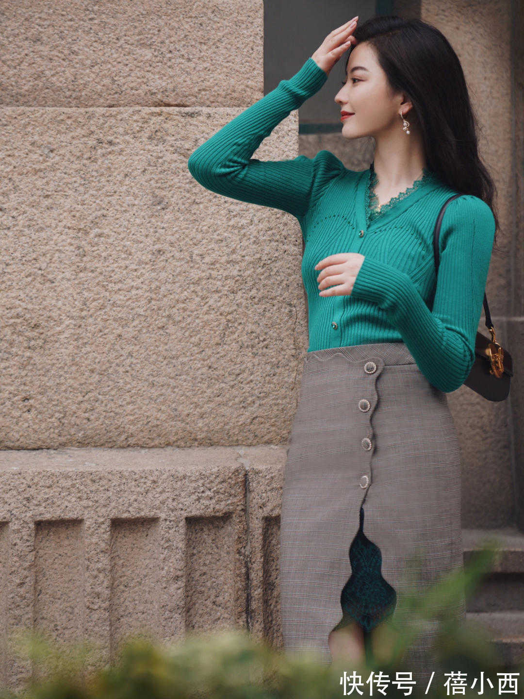 高跟鞋 开春不会穿?选择这4条半身裙就够了,简约高级还时髦,照穿就行