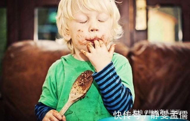 巧克力|孩子睡觉前,尽量别吃这5种食物,不仅影响睡眠,还影响生长发育