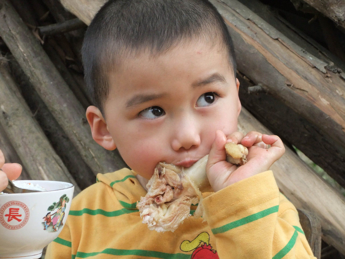 莎莎|五岁男孩脾胃衰竭，大人有四种看似为娃好的饮食习惯，其实在害娃