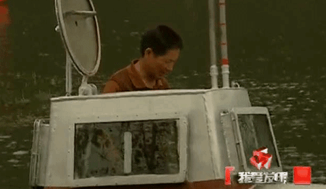 石磨|手搓潜水艇、脚踩机器人,央视的综艺才是玩得最野的那个