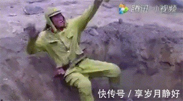|搞笑GIF:俺有一个室友也是这样上床,结果床沿断了!