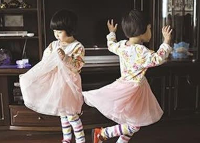 试管婴儿|60岁高龄产妇冒死产下双胞胎,如今生活凄惨、家徒四壁,值得吗