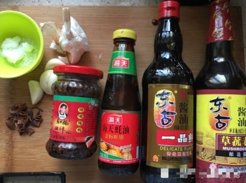 放大|小伙将老干妈放大400倍!密密麻麻都是这东西,网友:再也不吃了!