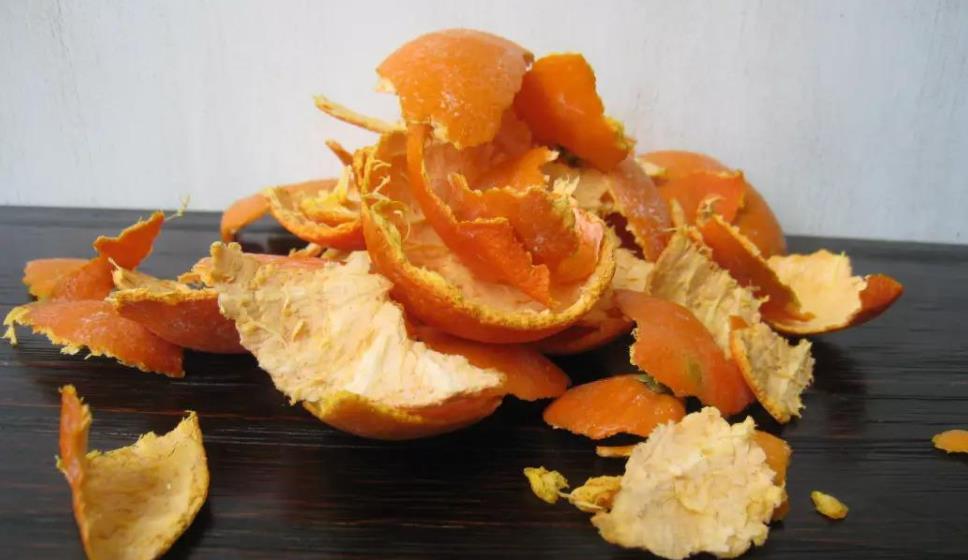 家里的橘子皮不要扔,用它养花有3种“妙用”,让植物叶绿花多!