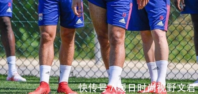 配色|里昂球员上脚阿迪达斯新配色战靴