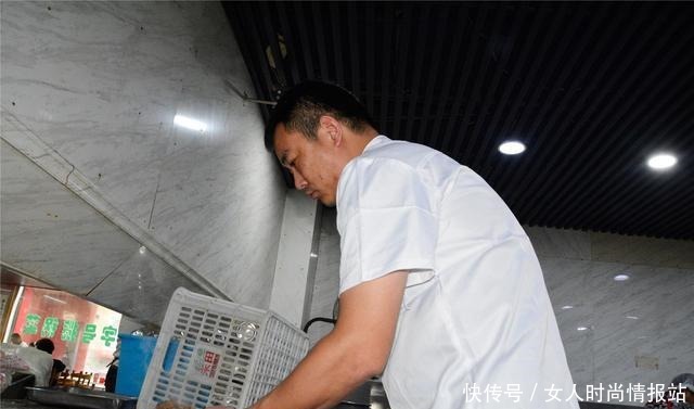 从街边摊到繁华广场店,这道特色菜火爆36年,背后亦是一路辛酸