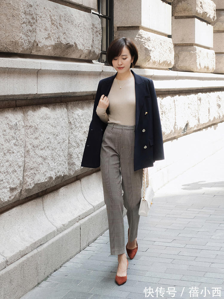 穿搭|张钧甯穿得越简约越高级,西装内搭条纹T恤,再穿阔腿裤时髦洋气