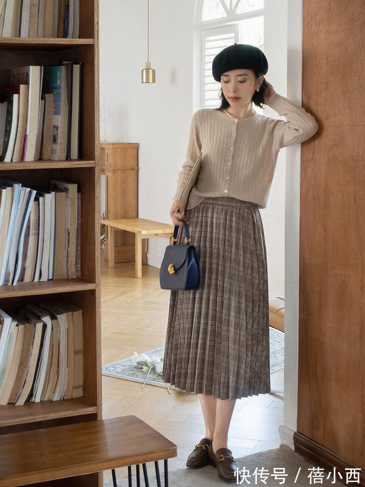 甜妹 你有这3款半身裙吗?今冬最温柔的穿搭造型,已经帮你搭配好了