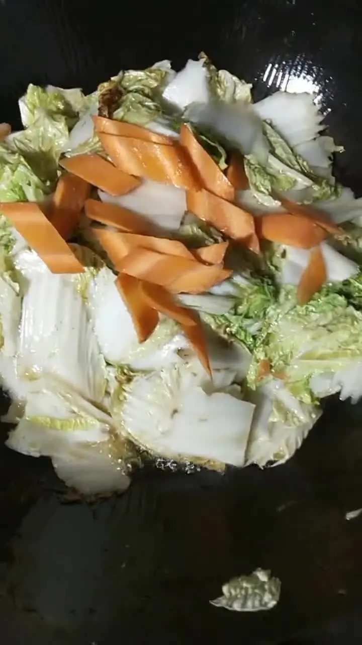 香醋溜白菜+木耳，用腌酸菜剩下的白菜帮，一个小技巧白菜不出水