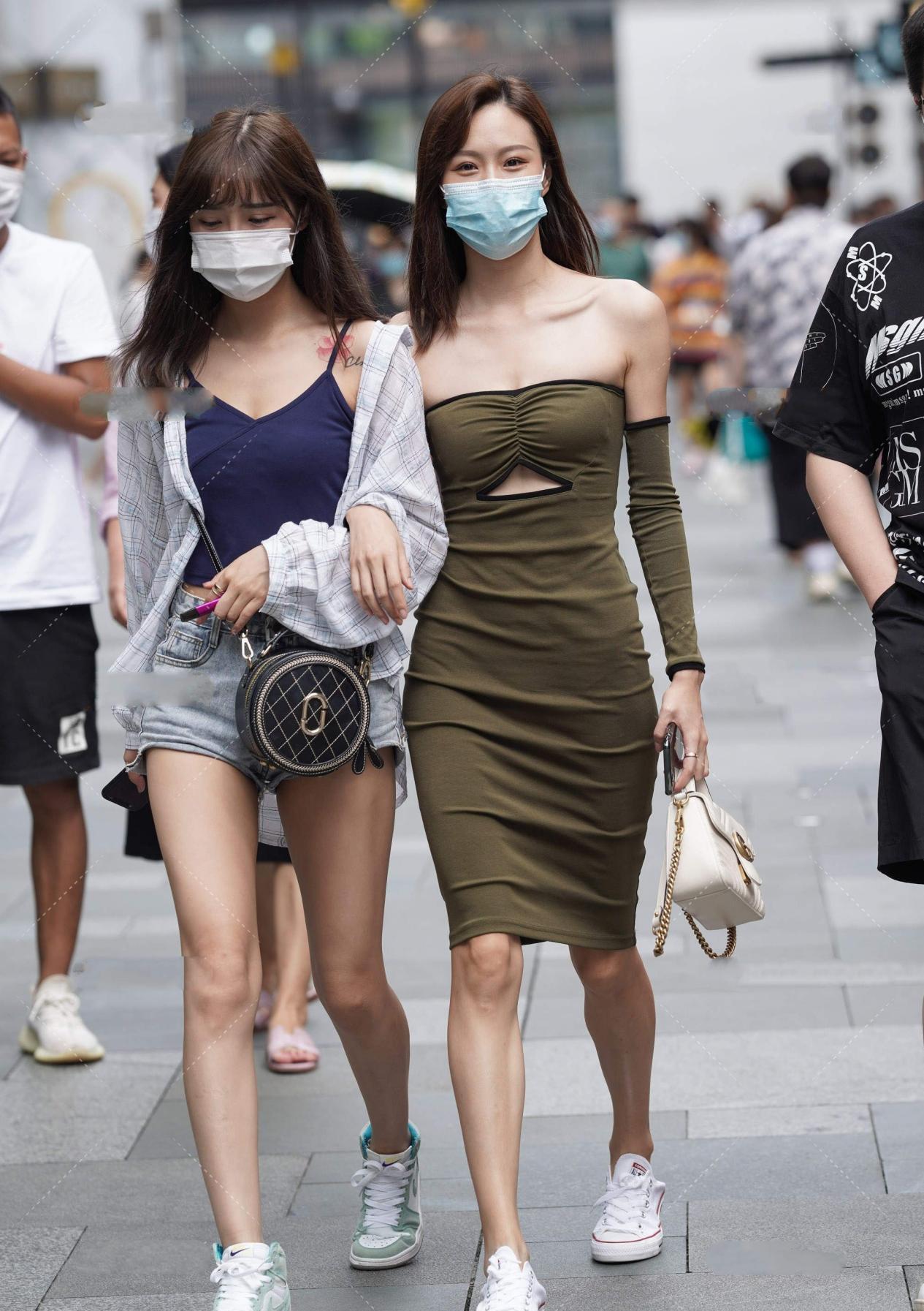 青春感|绿色无袖连衣裙,黑边装饰,更显高级质
