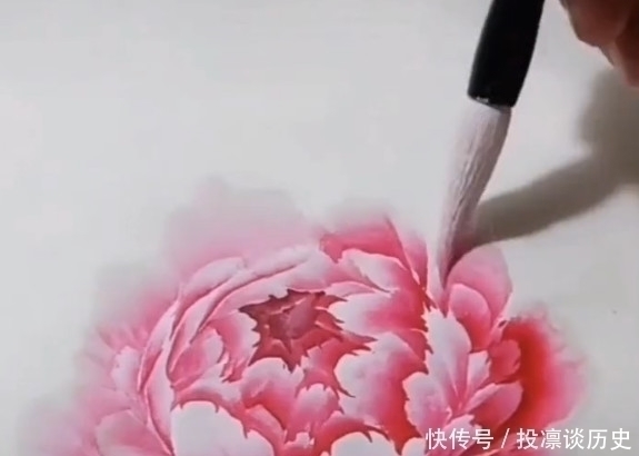 牡丹&美术生画牡丹,随意的几笔就完成了,网友:传说中的国色天香